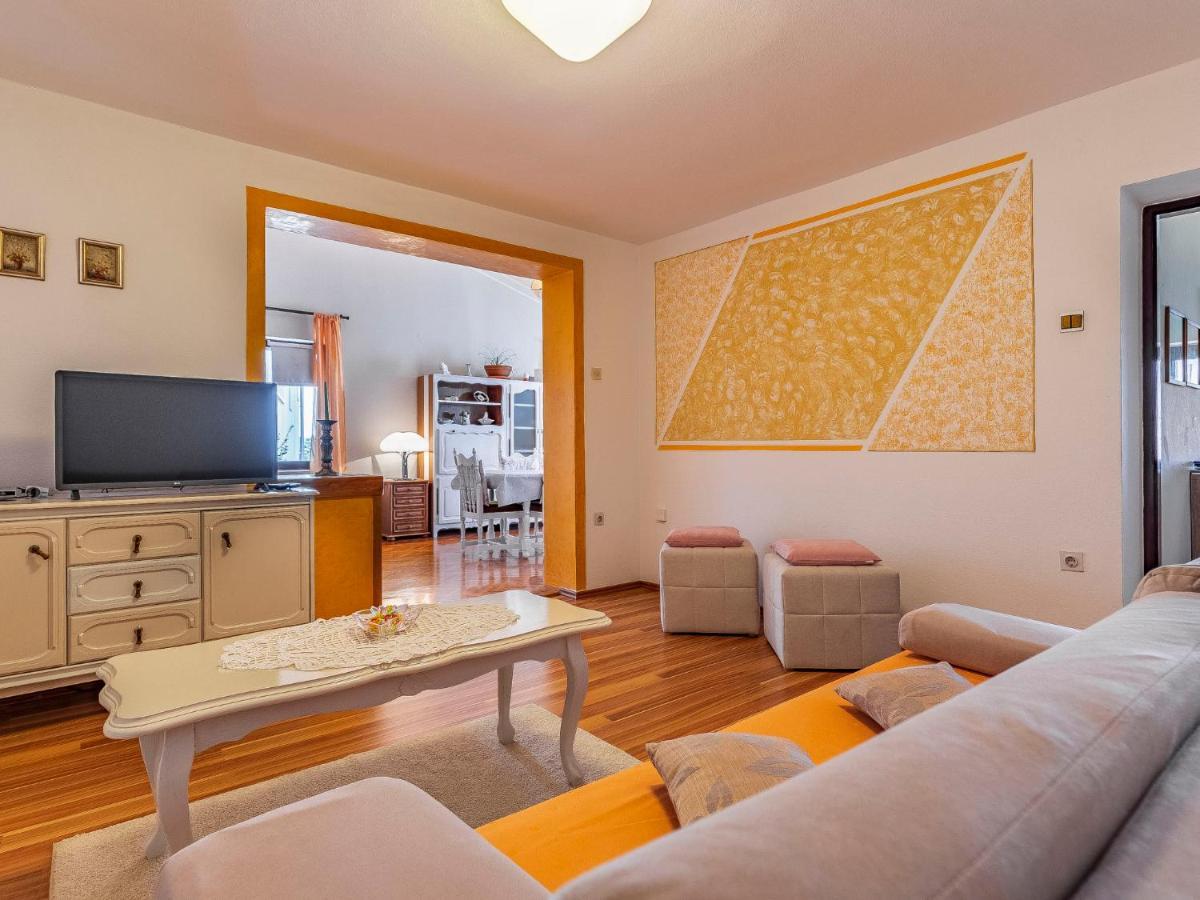 באניולה Apartment Vladimir - Pul237 By Interhome מראה חיצוני תמונה