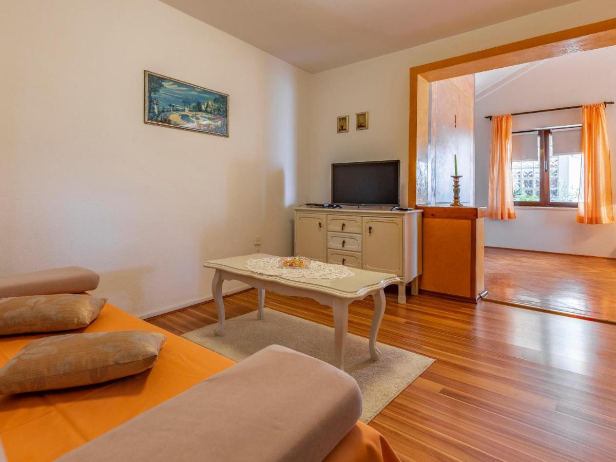 באניולה Apartment Vladimir - Pul237 By Interhome מראה חיצוני תמונה