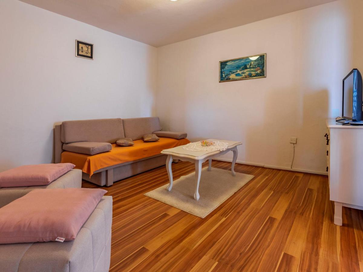 באניולה Apartment Vladimir - Pul237 By Interhome מראה חיצוני תמונה