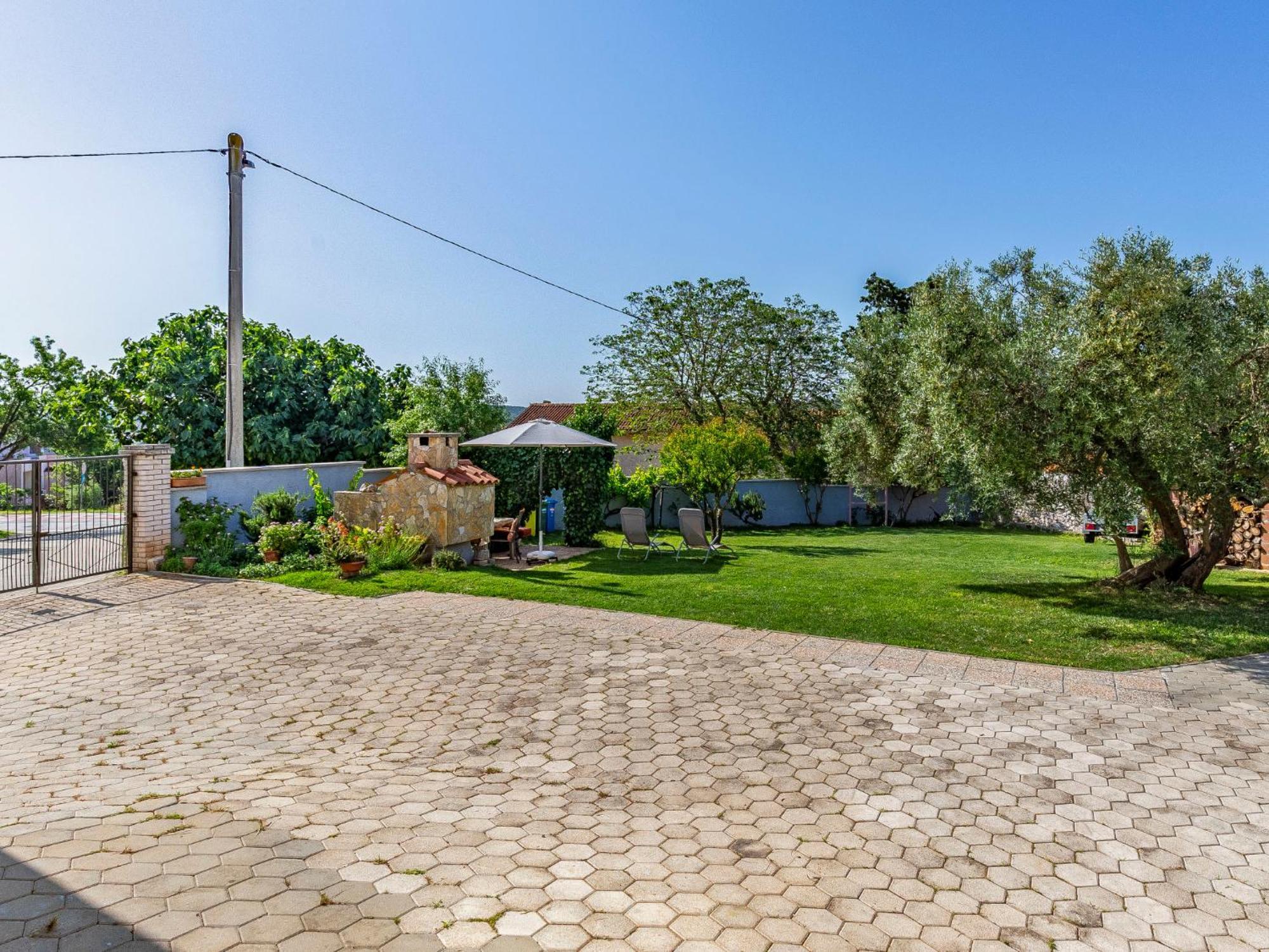 באניולה Apartment Vladimir - Pul237 By Interhome מראה חיצוני תמונה